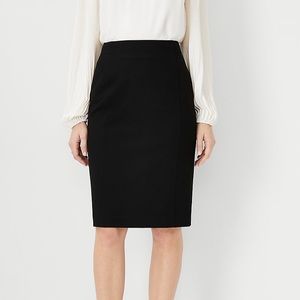 NWT Ann Taylor Sz 8 Seamed Pencil Skirt In Seasonless Stretch
